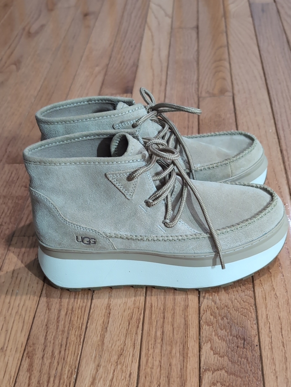 UGG Women's Martin Suede Boots in Sand Size 8